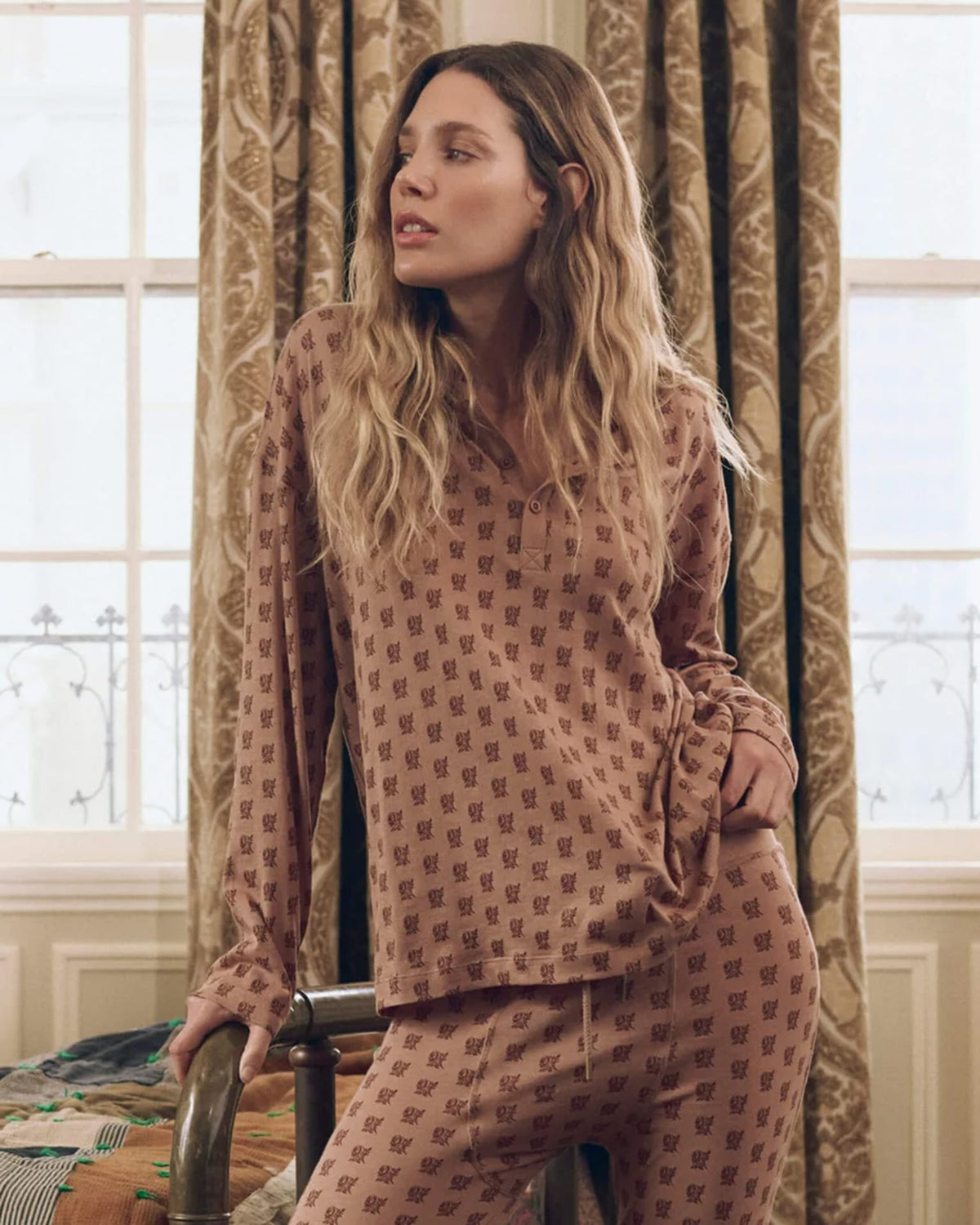The Slouch Sleep Henley in Rose Print