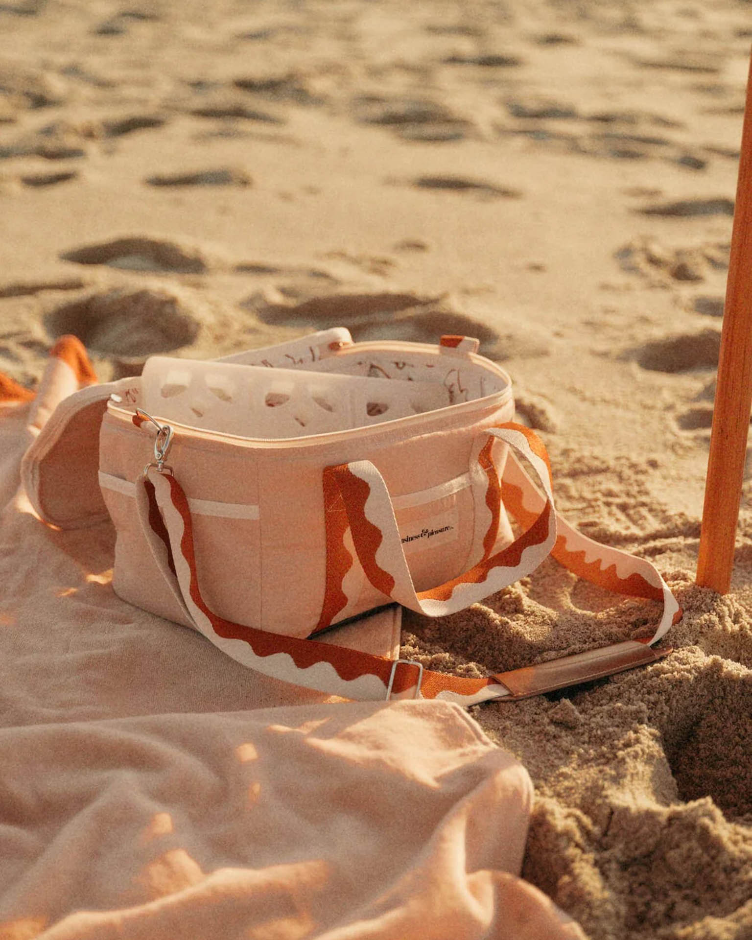 Business & Pleasure Co Premium Cooler Bag - Rivie Pink