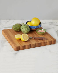 etúHOME Square Scalloped Cutting Board, Large