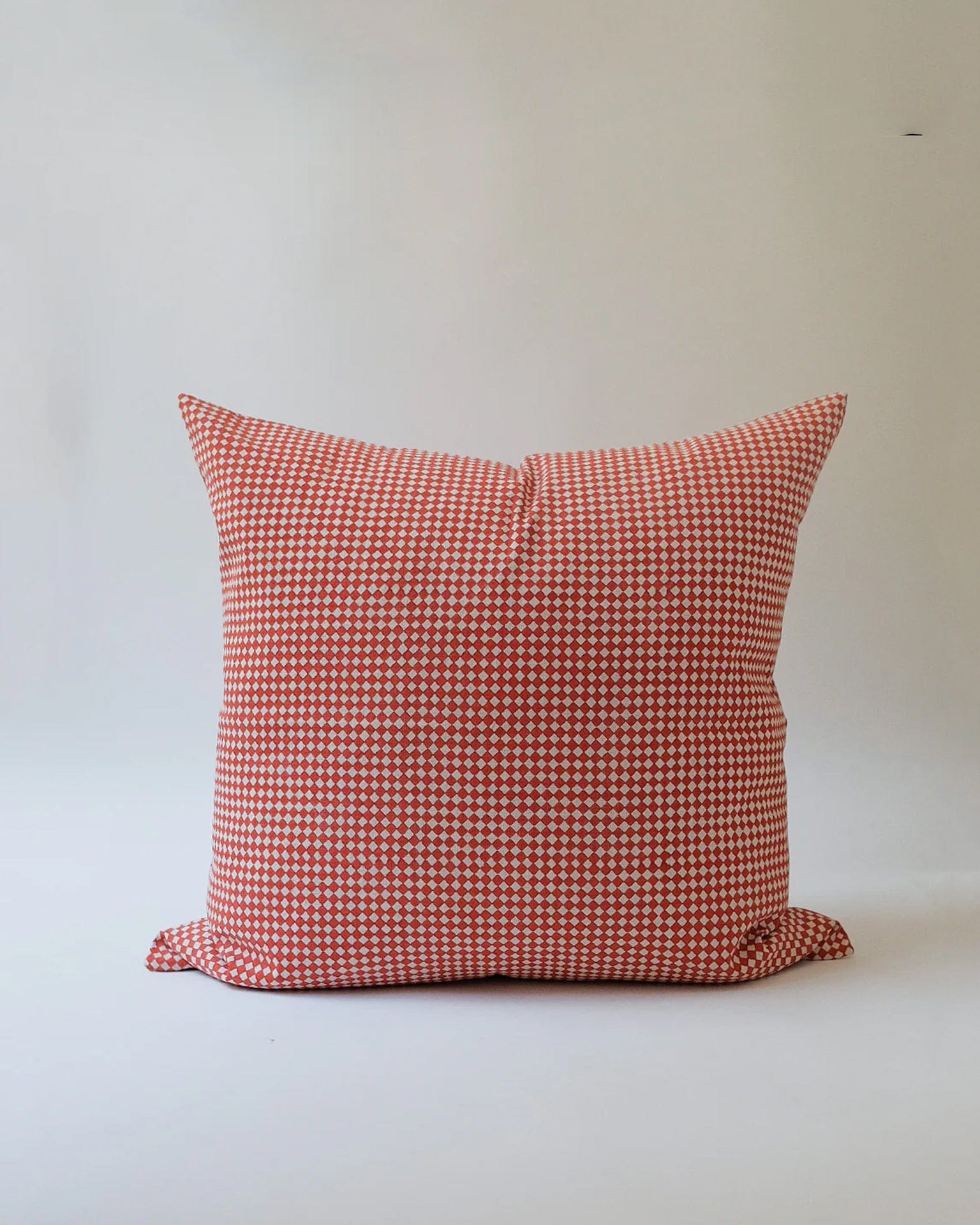 Rekha Linen Pillow - 18 x 18 in Rojo