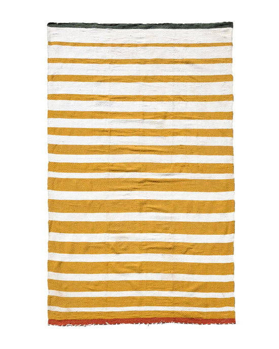 The caminito Marea Sol - Blanket Roll is a rectangular picnic blanket with horizontal mustard yellow and white stripes, a dark green edge on top, and a thin red edge at the bottom. Its soft woven texture enhances comfort.