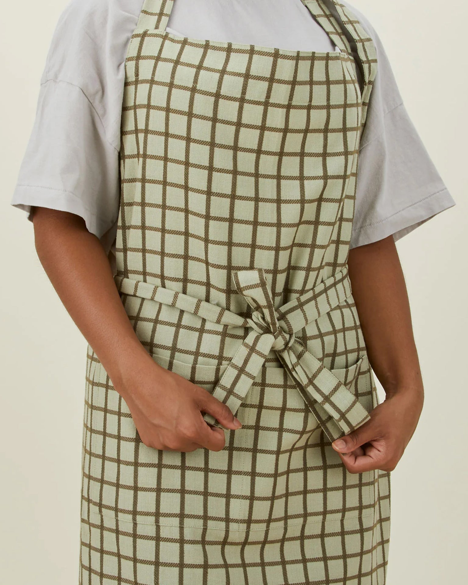 Essential Check Apron in Sage/Olive