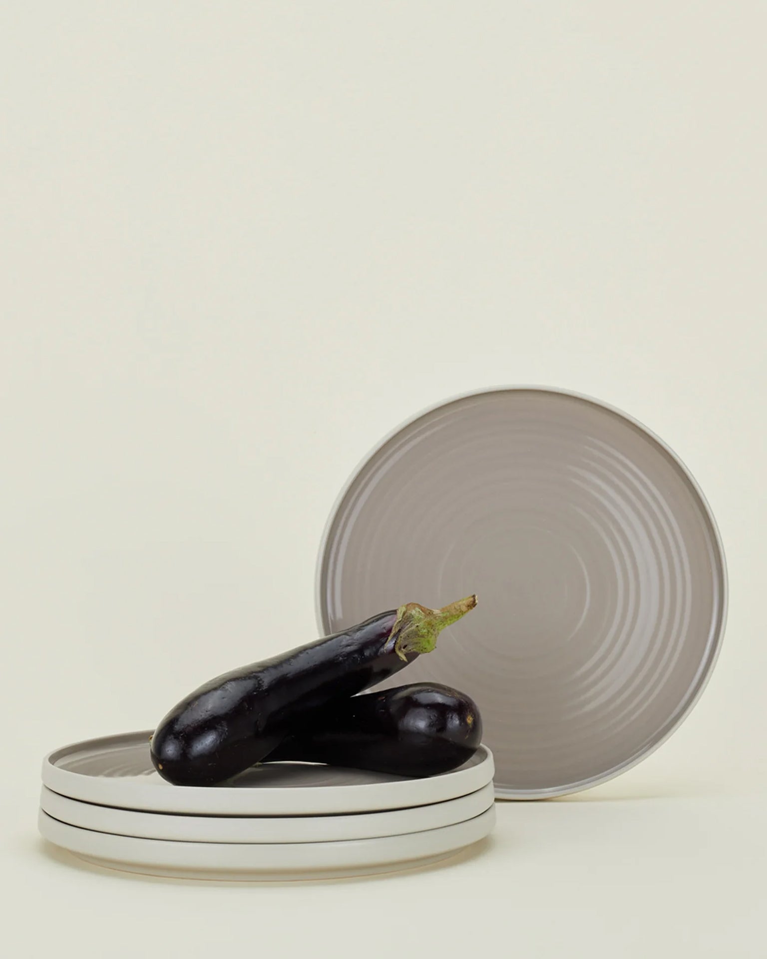Essential Dinner Plates in Light Grey - Set of 4