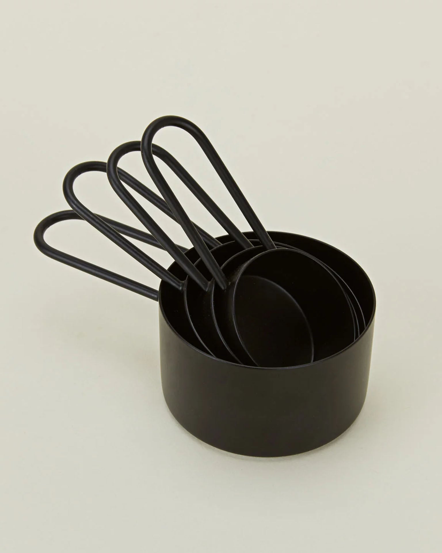Simple Measuring Cups in Black