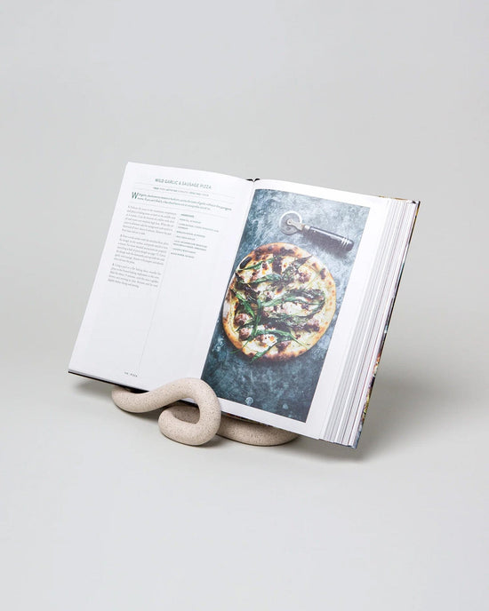 SIN Lumbra Book Stand in Sand 
