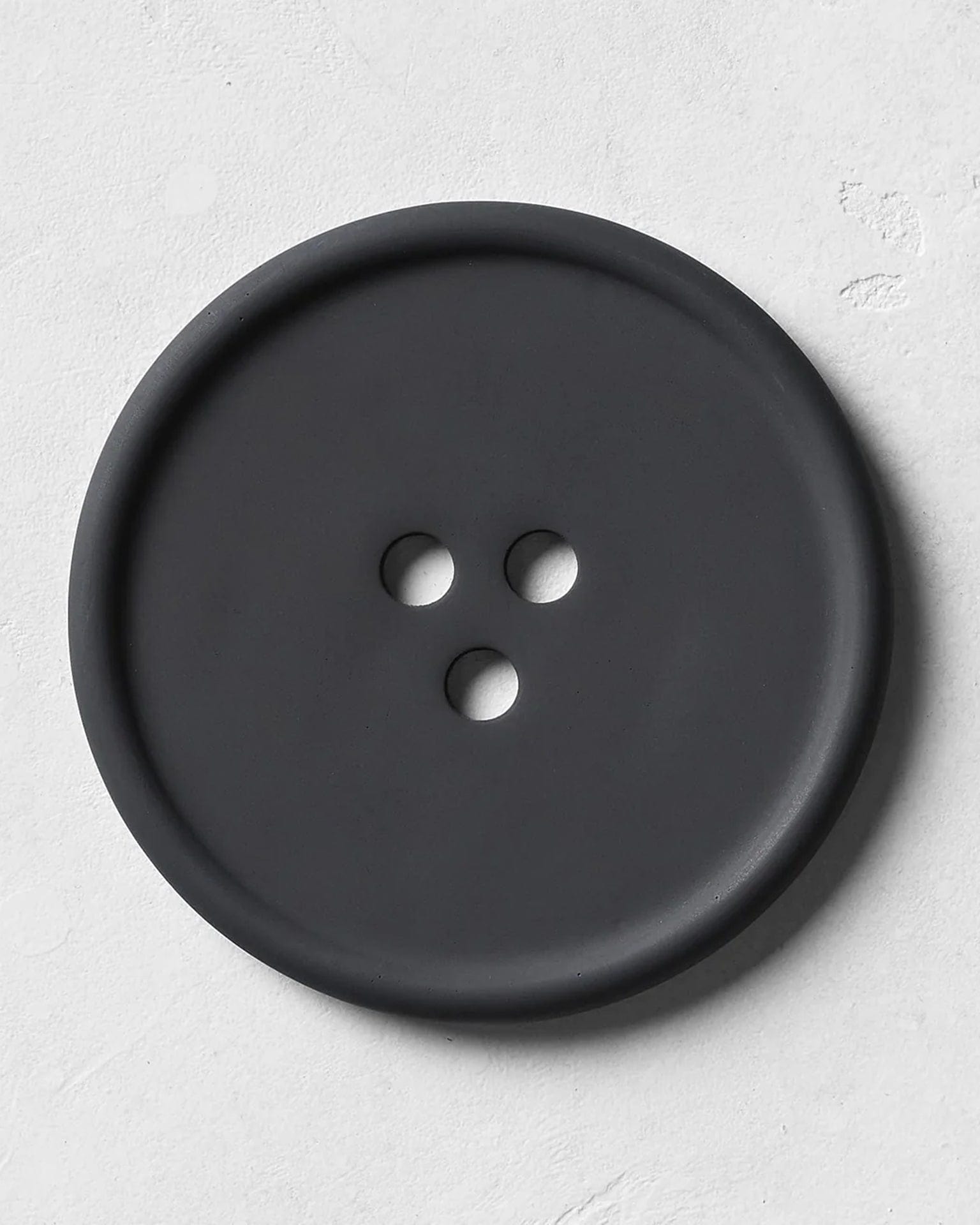 Bouton Dish in Black