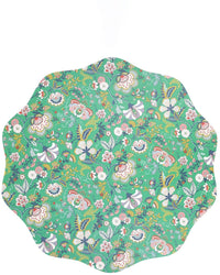 Add charm to your table with the Meri Meri x Liberty Winter Placemats S/4—scalloped-edge, round placemats featuring a green background and Liberty-inspired florals. Durable laminated wood composite ensures lasting beauty. Brand: Meri Meri.